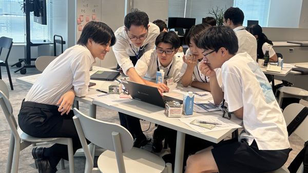 議論中の様子_グループ
